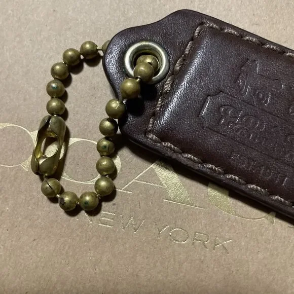 COACH 3" Hang Tag Brown Leather, Embossed Horse & Carriage, Chunky Brass Chain - Picture 2 of 5